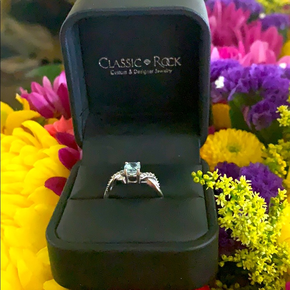 14k White Gold Contemporary Ring